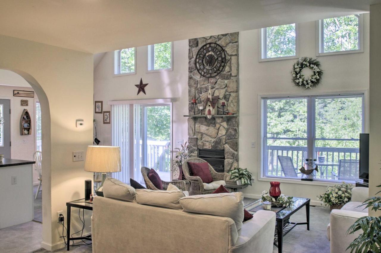 Spacious Home With Deck, Grill And Delaware River View Callicoon Eksteriør bilde